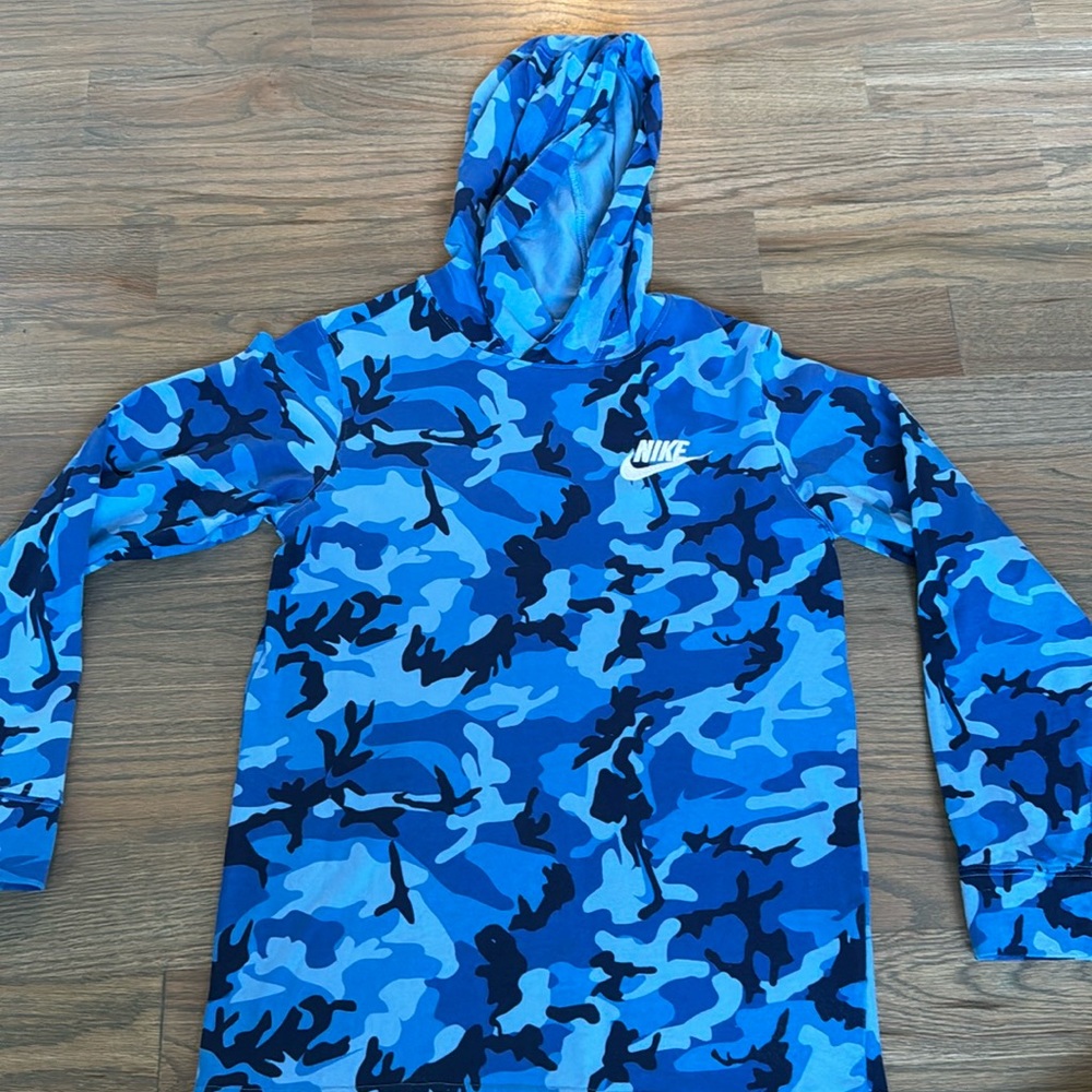 NWOT Boys Nike long sleeve